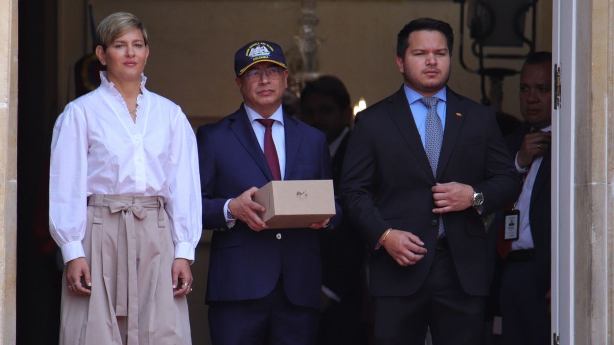 Verónica Alcocer y Gustavo Petro